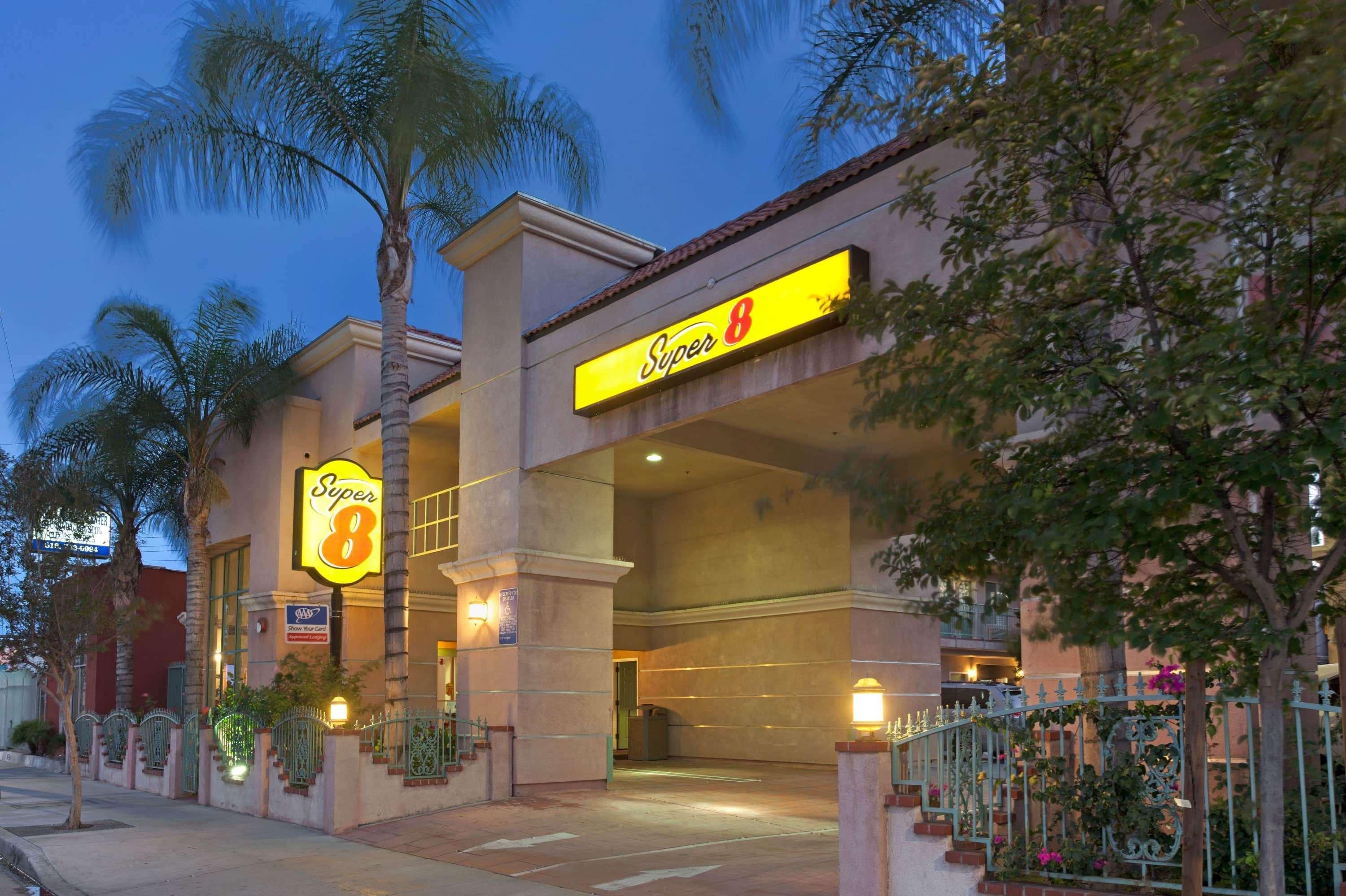 Super 8 By Wyndham North Hollywood Motel Los Angeles Exterior photo