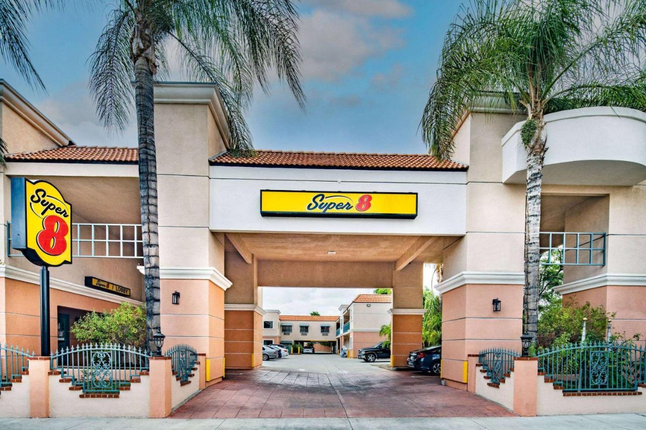 Super 8 By Wyndham North Hollywood Motel Los Angeles Exterior photo